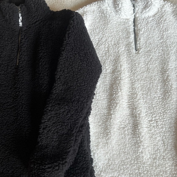 2 sherpas soft 3/4 zip shirts. XS w Stretch. 1 black 1 white - Picture 2 of 7